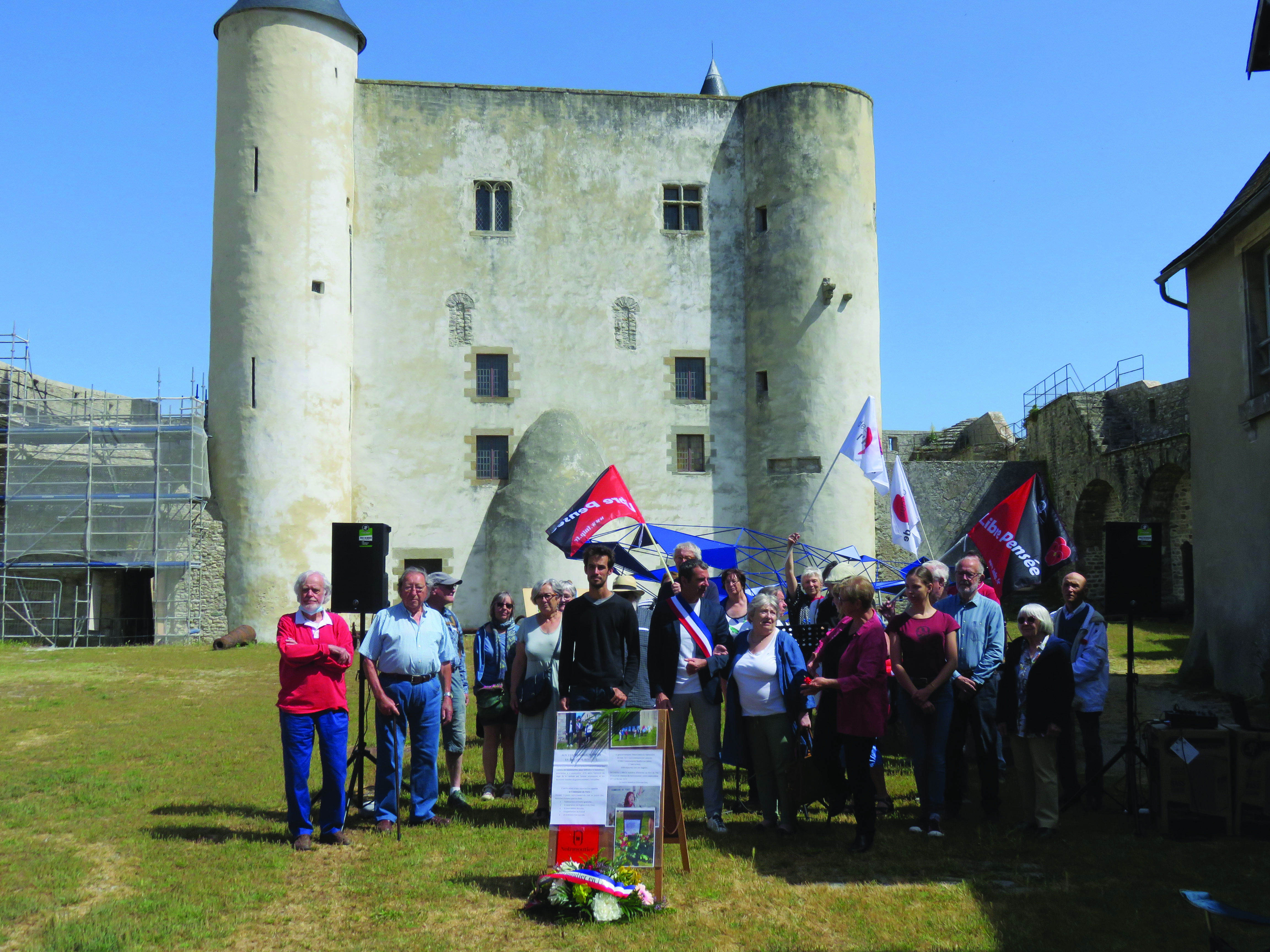 12e rassemblement dans la cour du château de Noirmoutier - hommage aux communards internés en 1871-1872. 